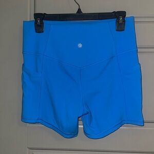 Women’s Athleta Salutation Stash High Rise 5 Short, Size Large
